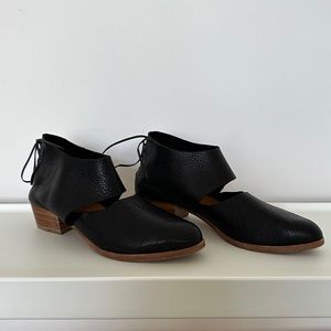 Sevilla Smith The Rakia in Raider Black, size 38